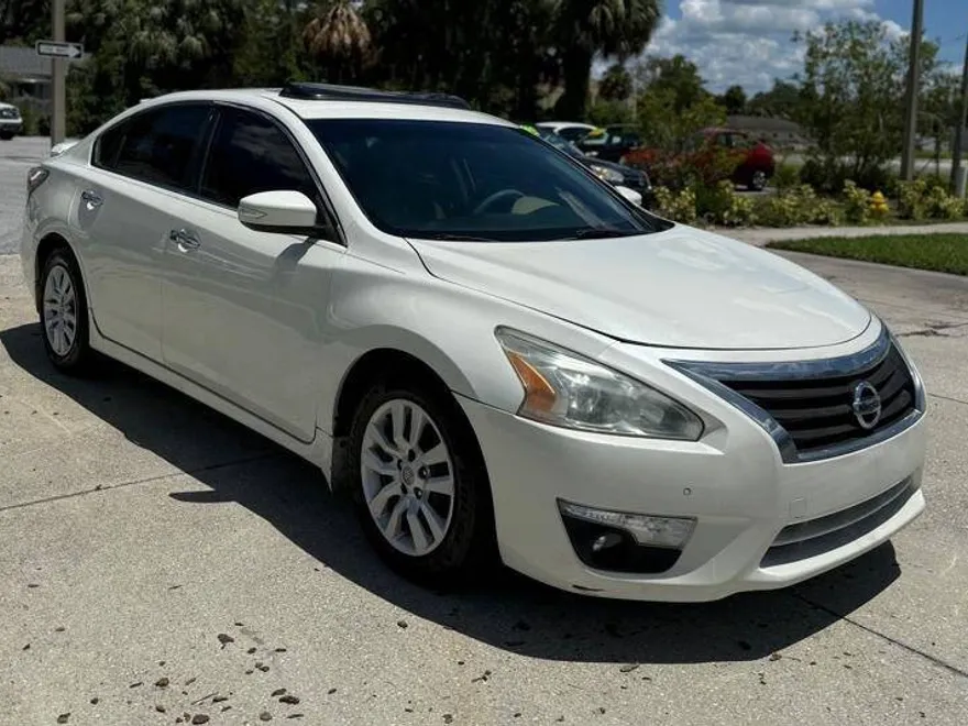 2015 Nissan Altima 3.5 S photo 1