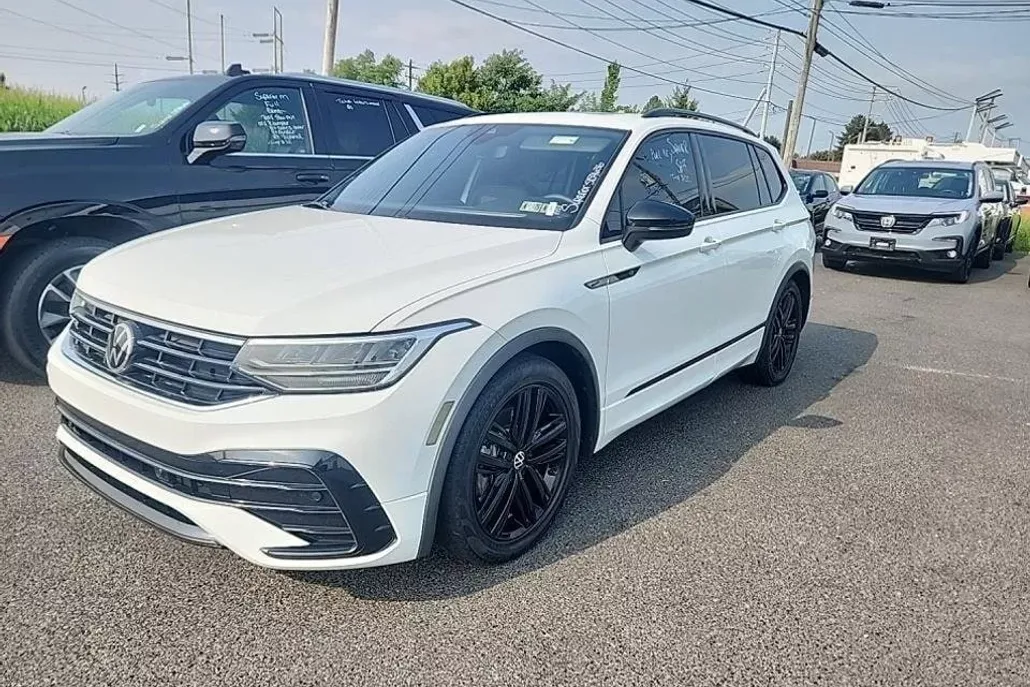 2022 Volkswagen Tiguan SE R-Line Black photo 1