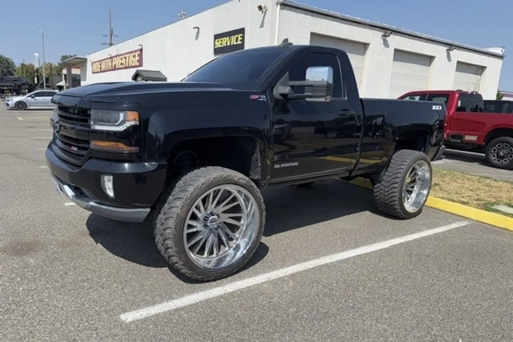 2016 Chevrolet Silverado 1500 LT photo 1