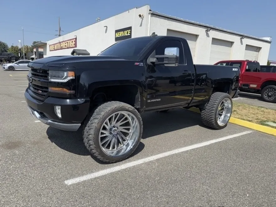 2016 Chevrolet Silverado 1500 LT photo 1