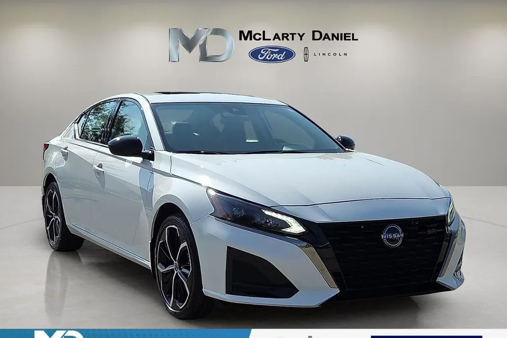 2024 Nissan Altima 2.5 SR photo 1