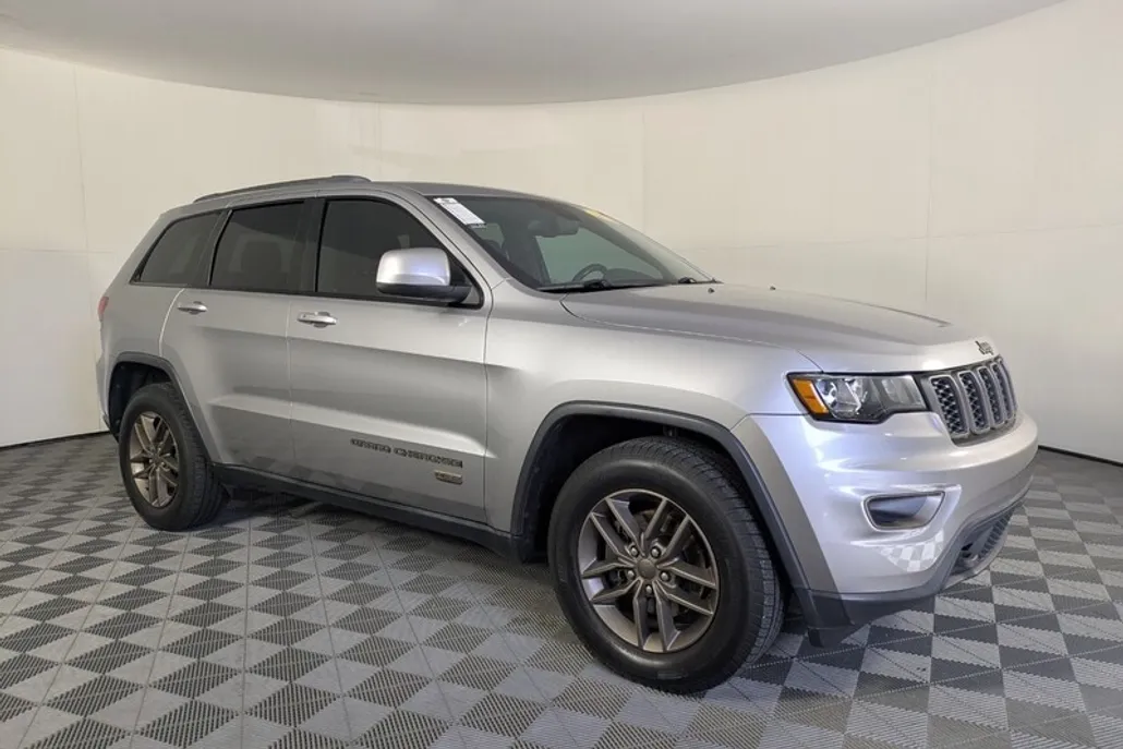 2016 Jeep Grand Cherokee Anniversary Edition photo 1