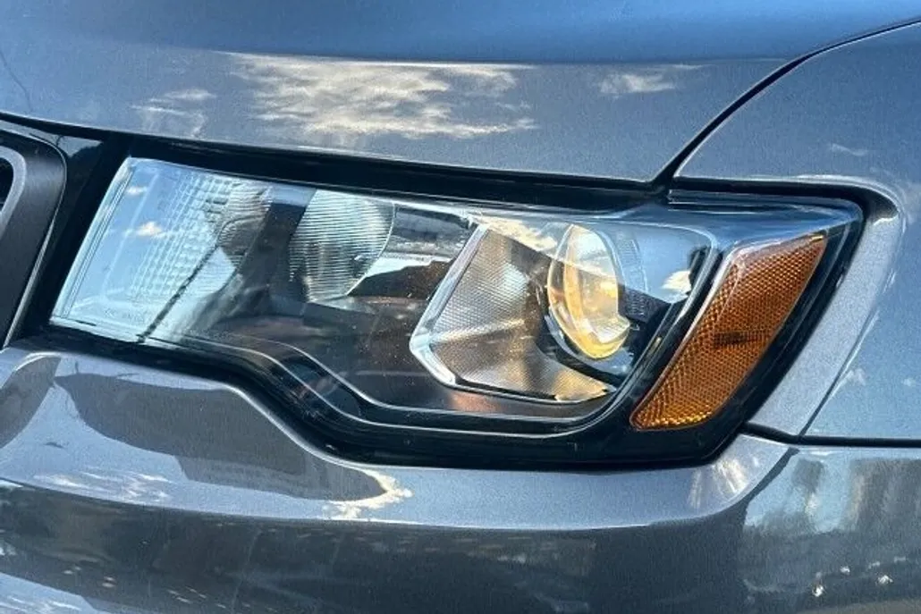 2021 Jeep Grand Cherokee photo 1