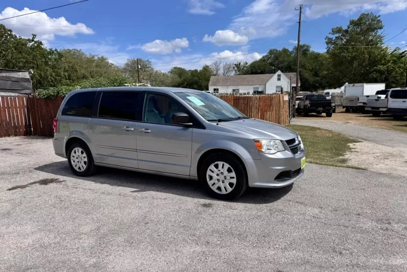 2016 Dodge Grand Caravan SE photo 1