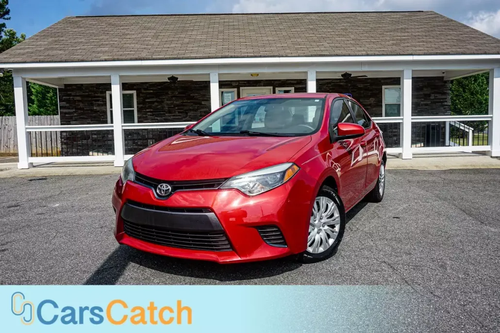 2016 Toyota Corolla LE photo 1
