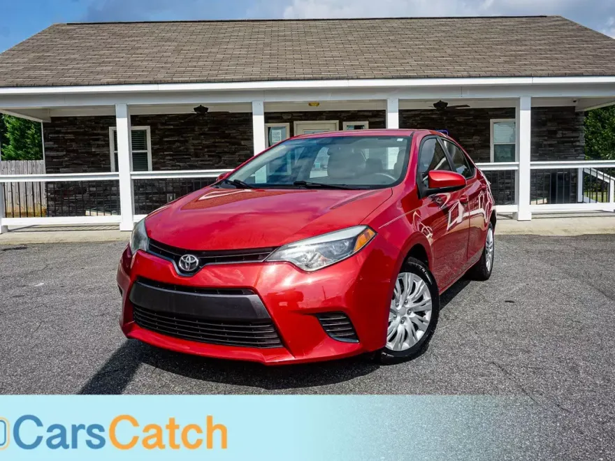 2016 Toyota Corolla LE photo 1