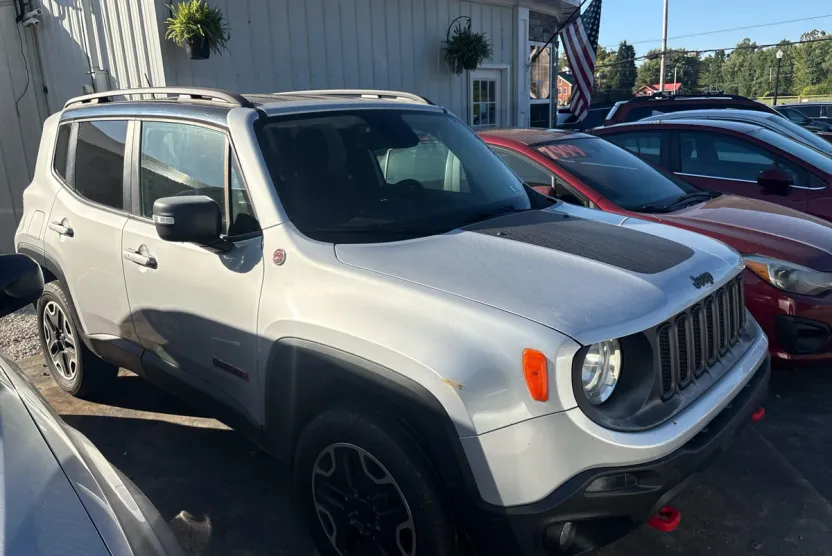 2016 Jeep Renegade Trailhawk photo 1