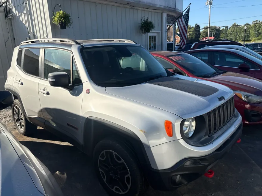 2016 Jeep Renegade Trailhawk photo 1