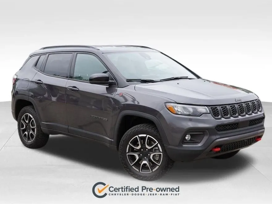 2024 Jeep Compass Trailhawk photo 1
