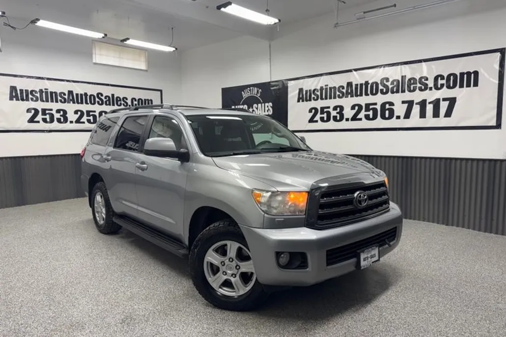 2013 Toyota Sequoia SR5 photo 1