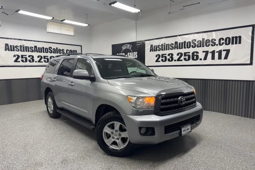 2013 Toyota Sequoia SR5 photo 1