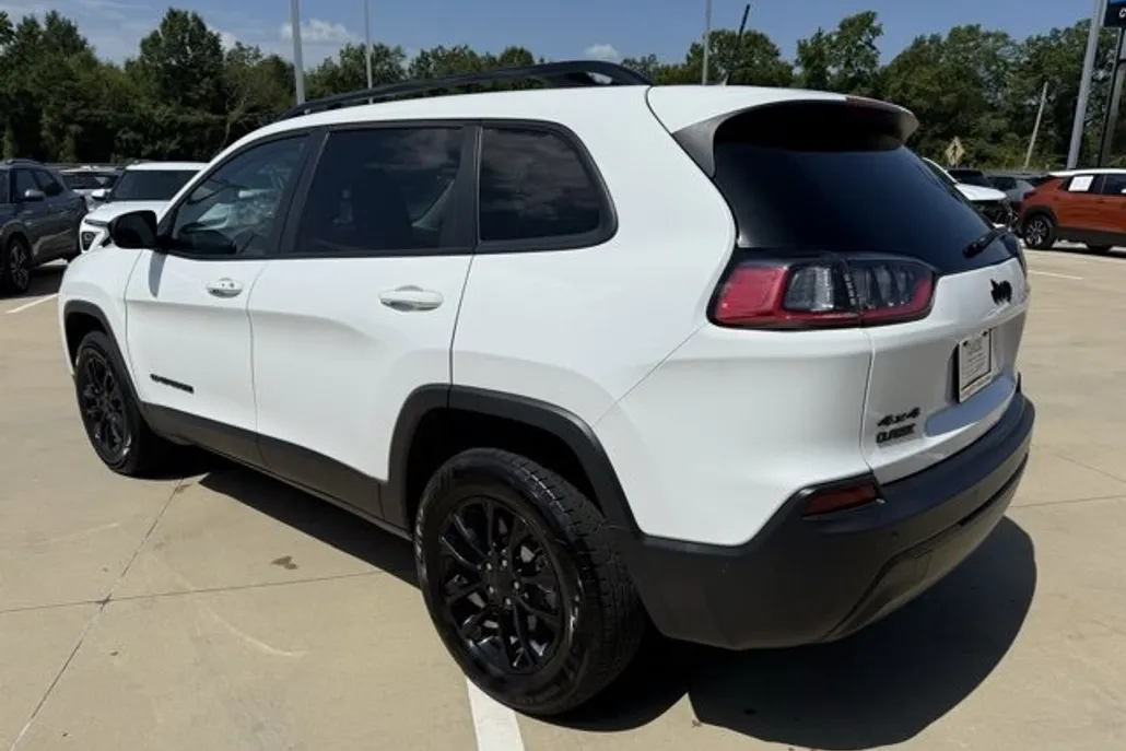 2023 Jeep Cherokee Altitude Lux photo 1