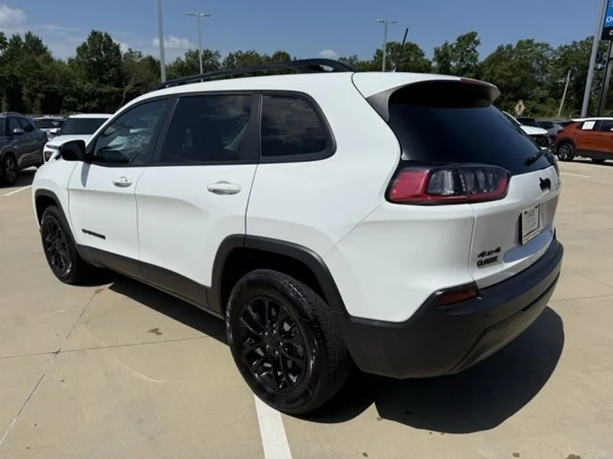 2023 Jeep Cherokee Altitude Lux photo 1