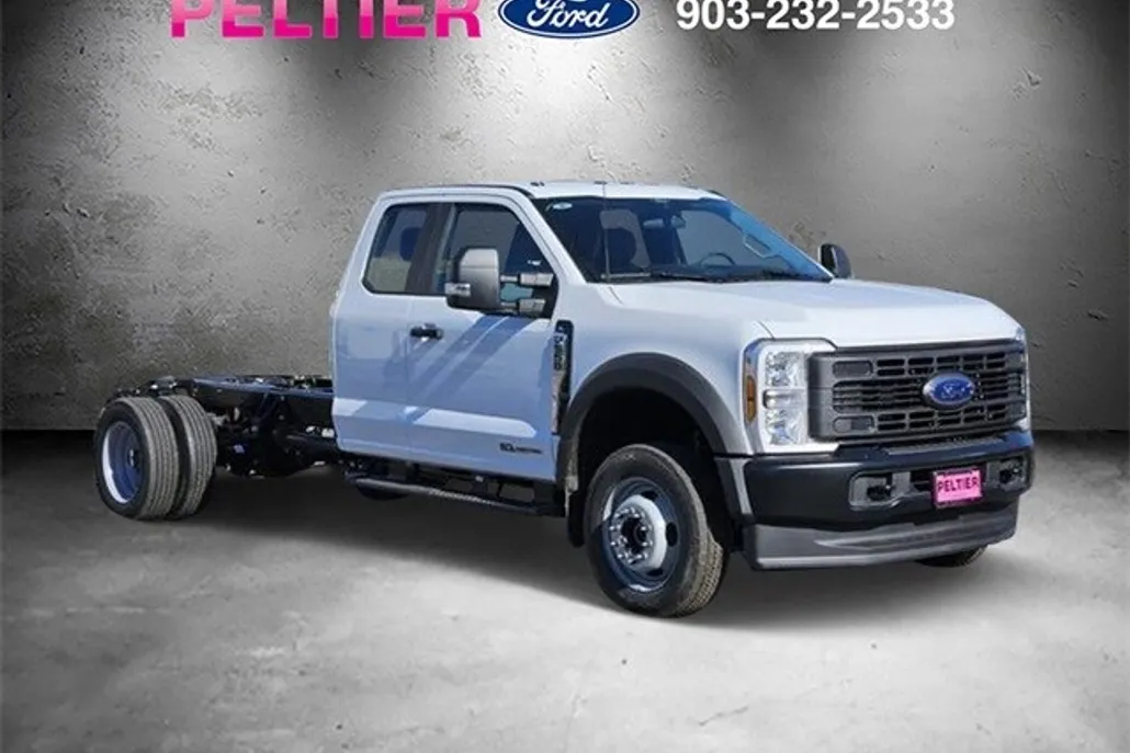 2025 Ford F-550 photo 1