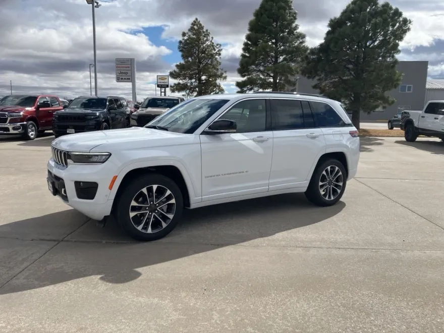 2025 Jeep Grand Cherokee Overland photo 1