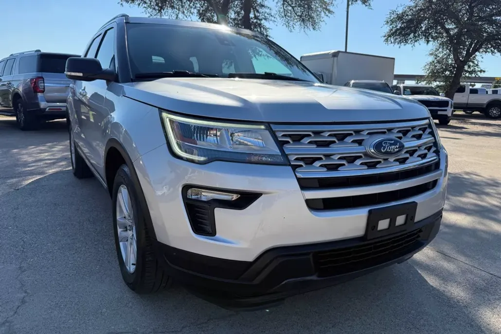 2019 Ford Explorer XLT photo 1