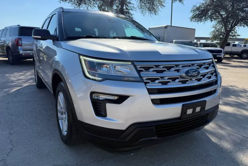 2019 Ford Explorer XLT photo 1