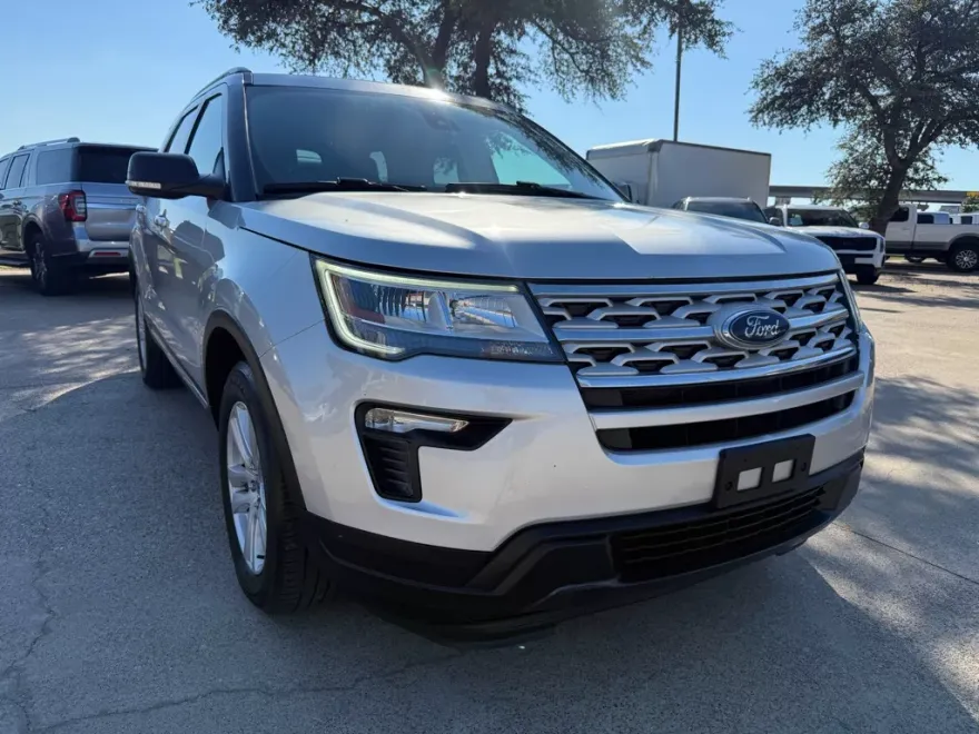 2019 Ford Explorer XLT photo 1