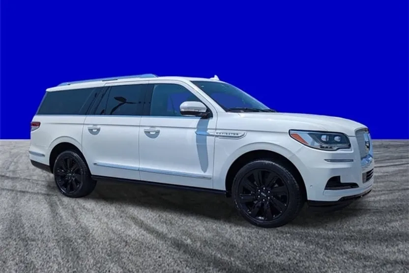 2023 Lincoln Navigator L Reserve photo 1