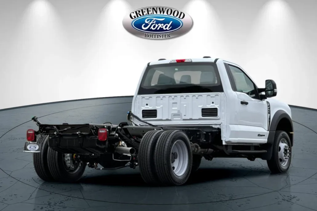 2025 Ford F-450 photo 1