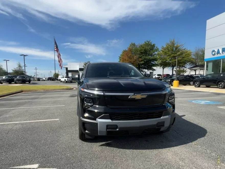 2026 Chevrolet Silverado EV LT photo 1