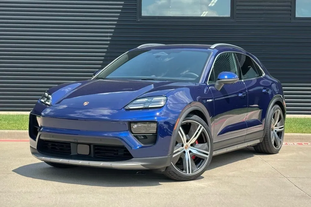 2025 Porsche Macan Electric photo 1