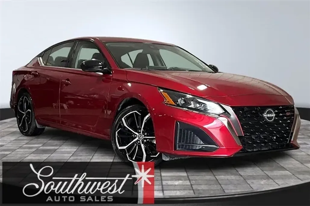 2023 Nissan Altima 2.5 SR photo 1