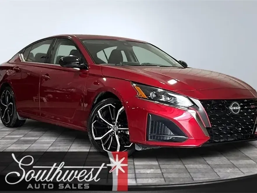 2023 Nissan Altima 2.5 SR photo 1