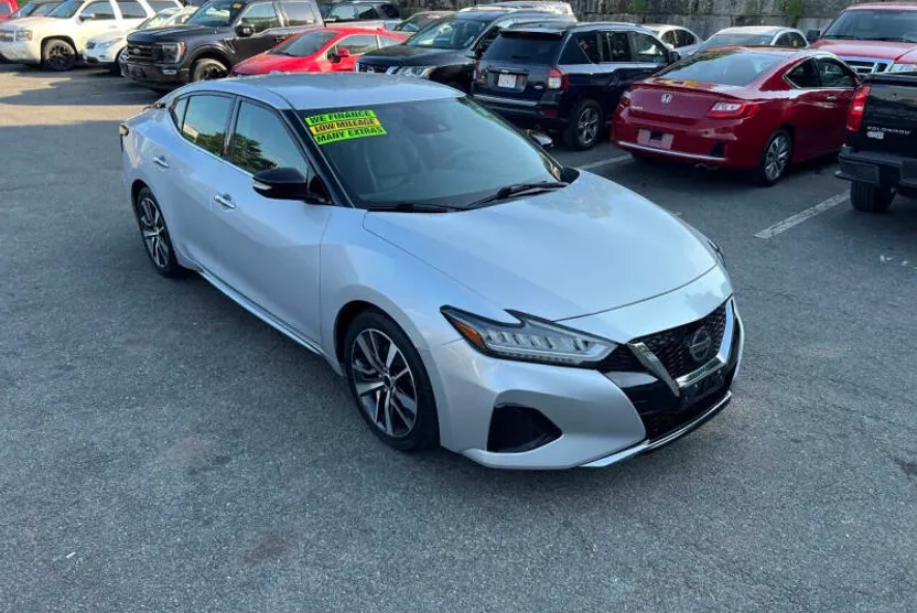 2020 Nissan Maxima SV photo 1