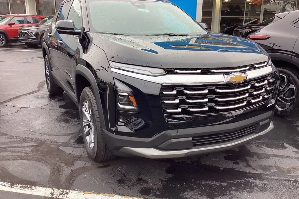 2026 Chevrolet Equinox LT photo 1