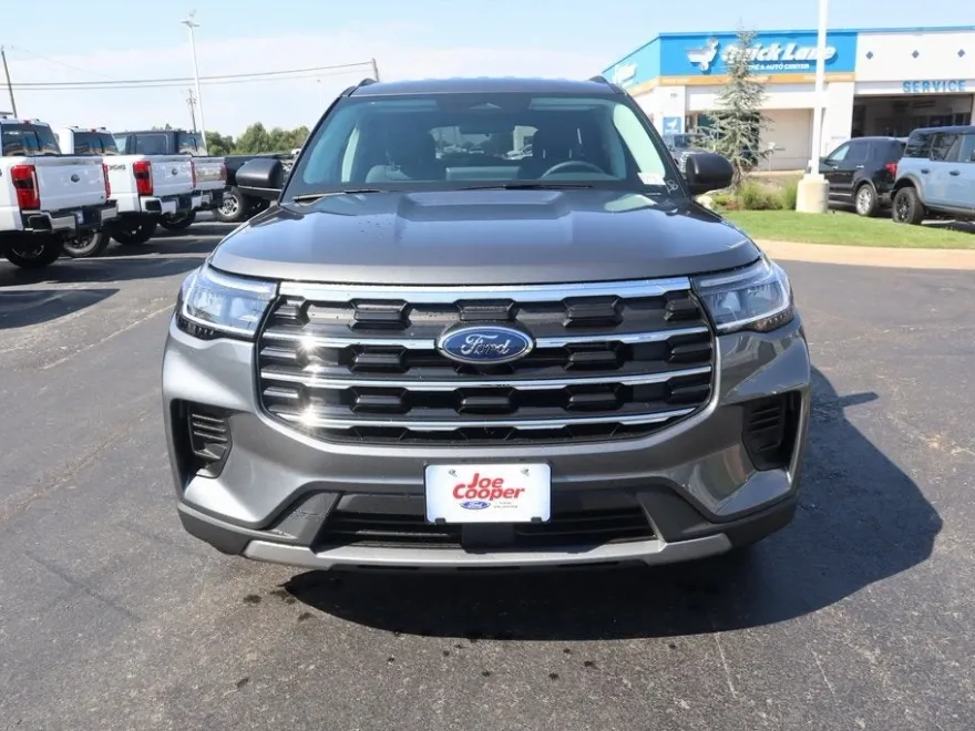 2025 Ford Explorer photo 1