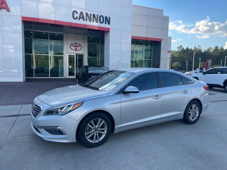 2015 Hyundai Sonata SE photo 1