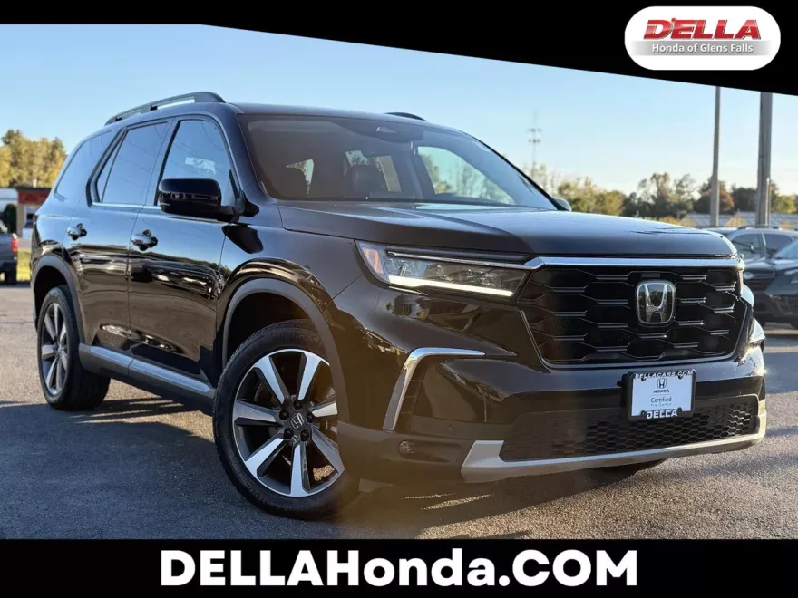2023 Honda Pilot Touring photo 1