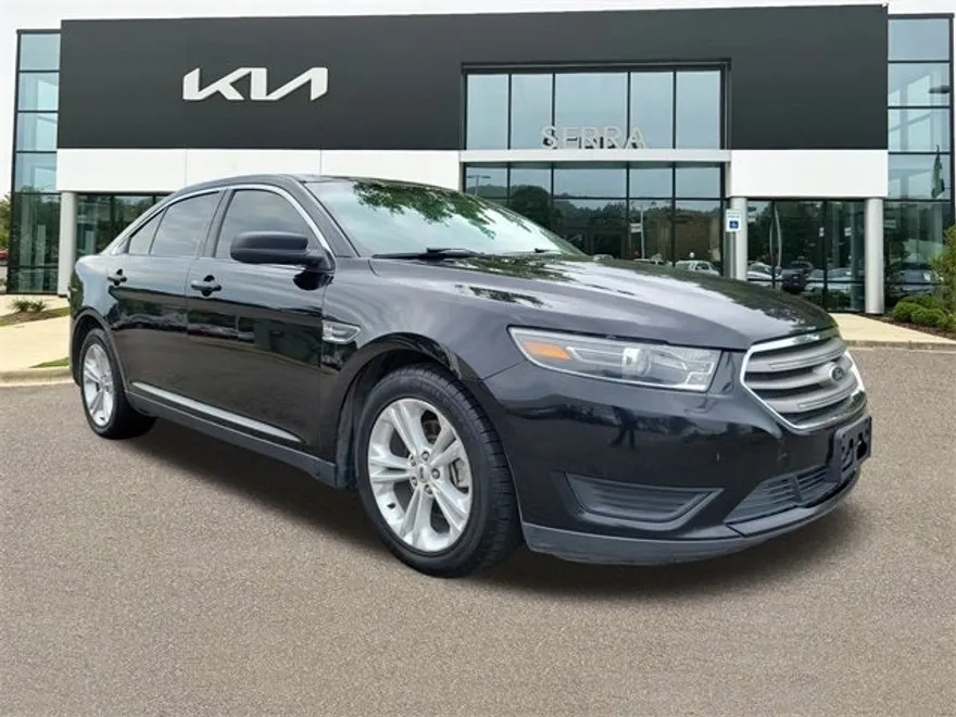 2016 Ford Taurus SE photo 1