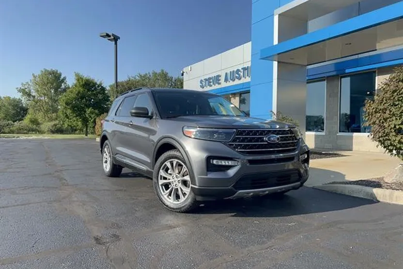 2022 Ford Explorer XLT photo 1