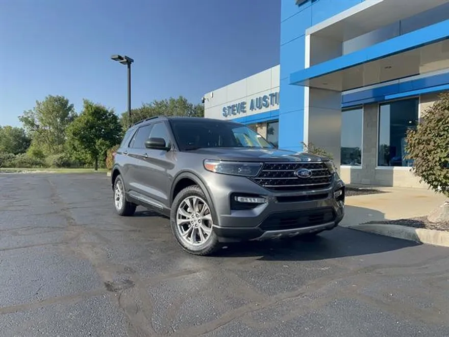 2022 Ford Explorer XLT photo 1