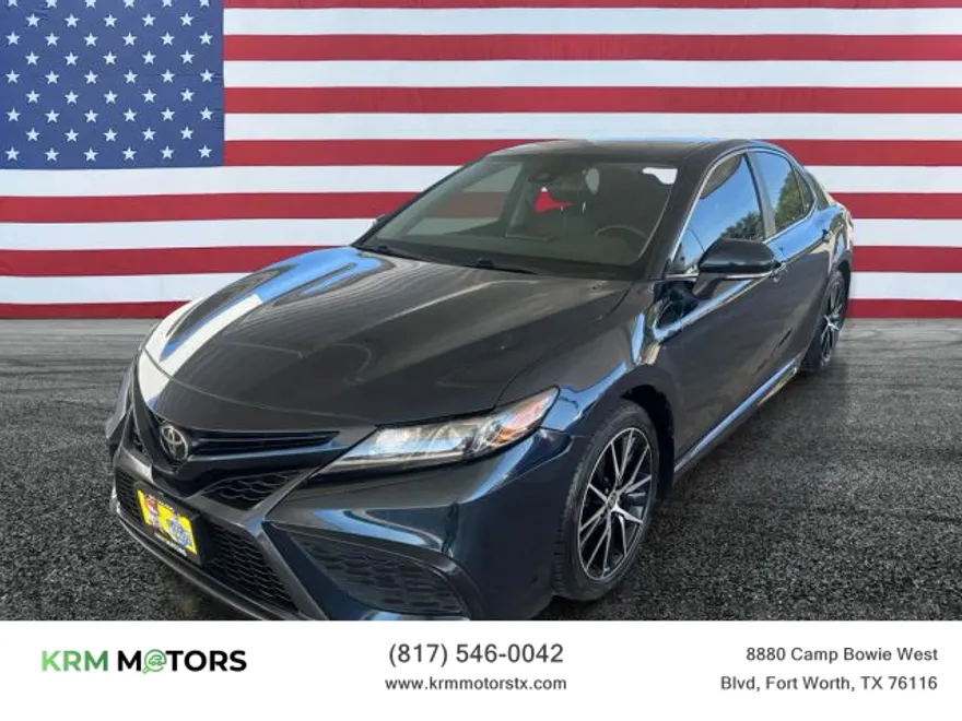 2017 Toyota Camry LE photo 1