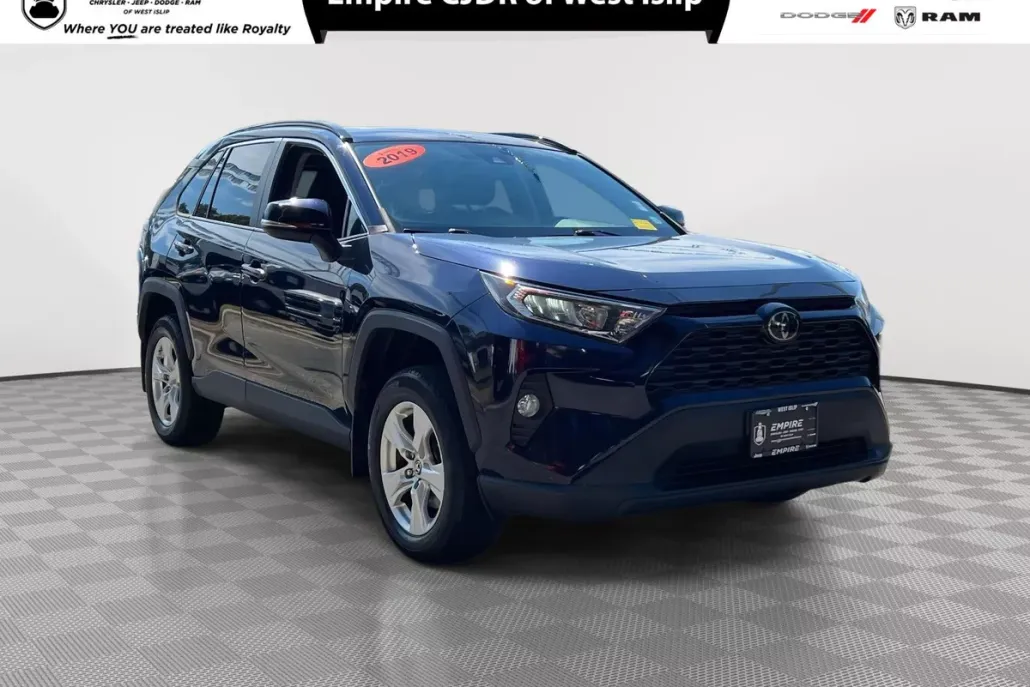 2019 Toyota RAV4 XLE photo 1