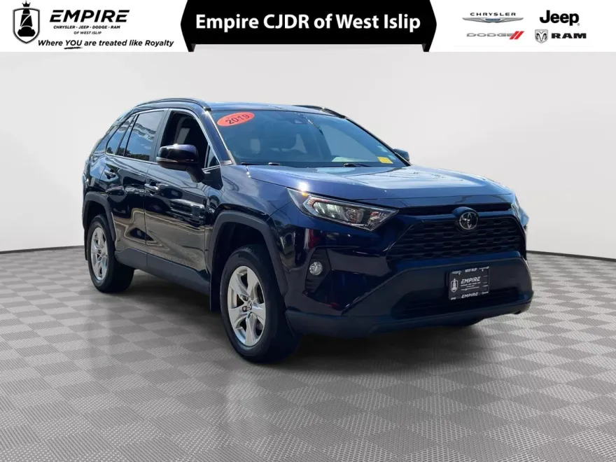 2019 Toyota RAV4 XLE photo 1