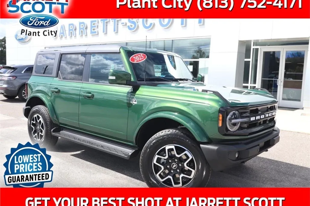 2025 Ford Bronco Outer Banks photo 1