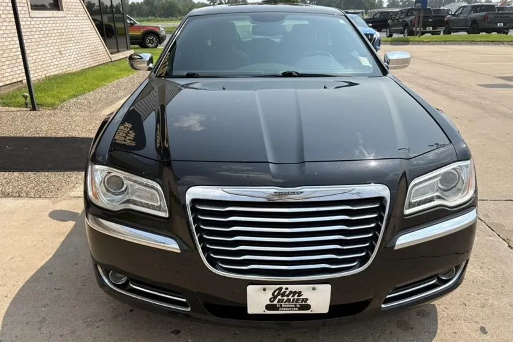 2014 Chrysler 300 C photo 1