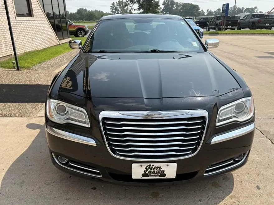 2014 Chrysler 300 C photo 1
