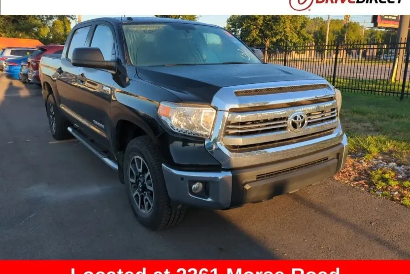 2017 Toyota Tundra SR5 CrewMax photo 1