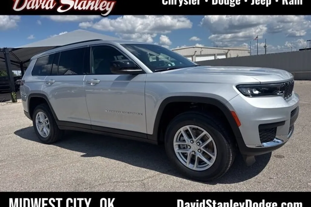 2025 Jeep Grand Cherokee Laredo photo 1
