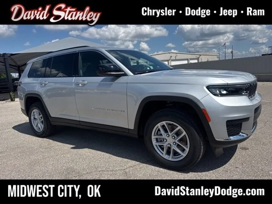 2025 Jeep Grand Cherokee Laredo photo 1