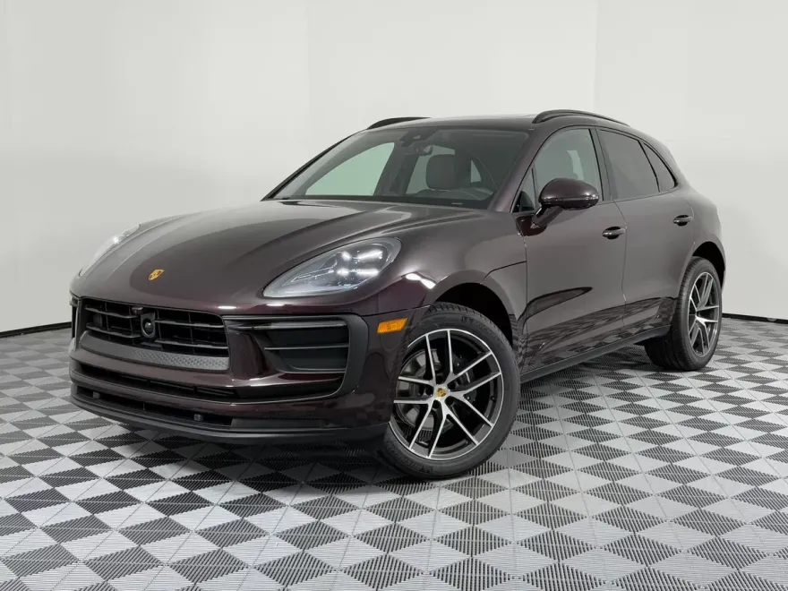 2026 Porsche Macan T photo 1