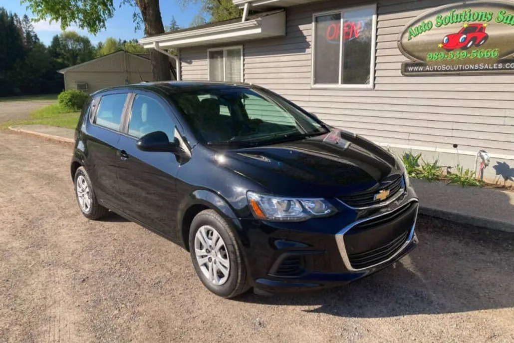 2020 Chevrolet Sonic LT photo 1