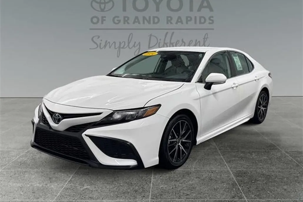 2024 Toyota Camry SE photo 1