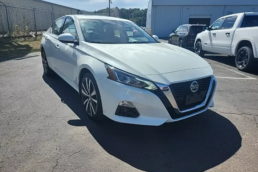 2021 Nissan Altima 2.5 Platinum photo 1
