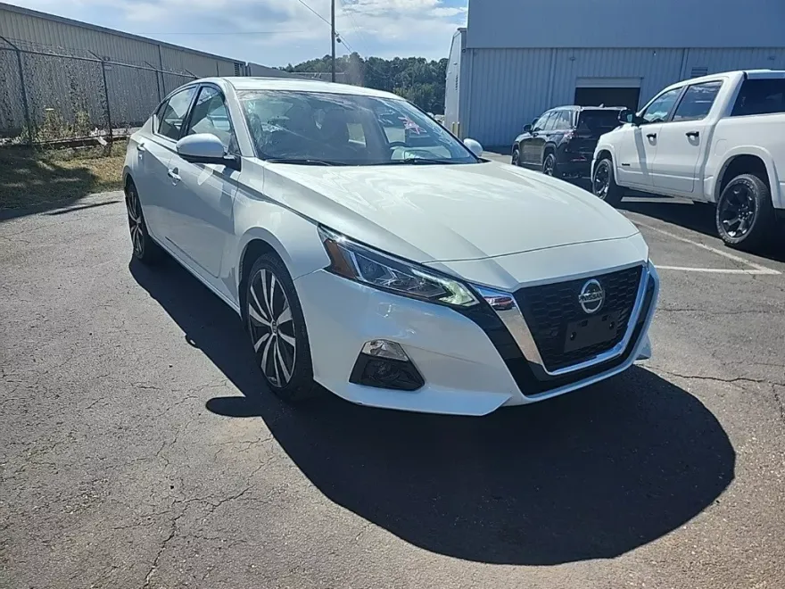 2021 Nissan Altima 2.5 Platinum photo 1